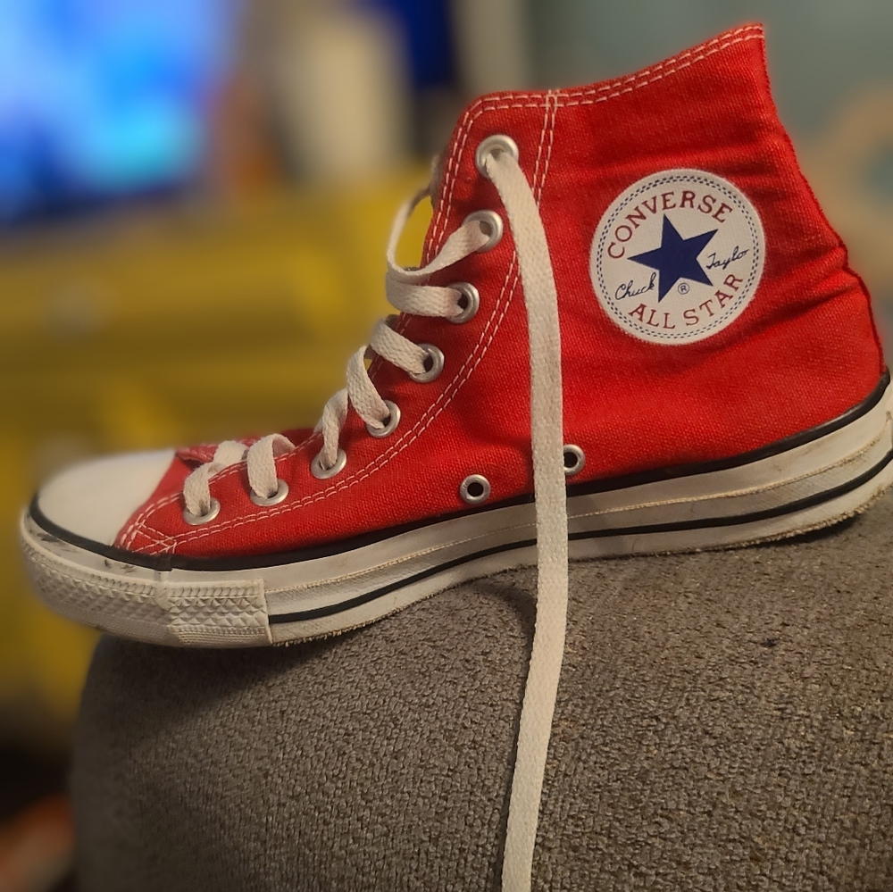 Converse Chuck Taylor All Star Hi-Tops  Mens 7 Womens 9 Red